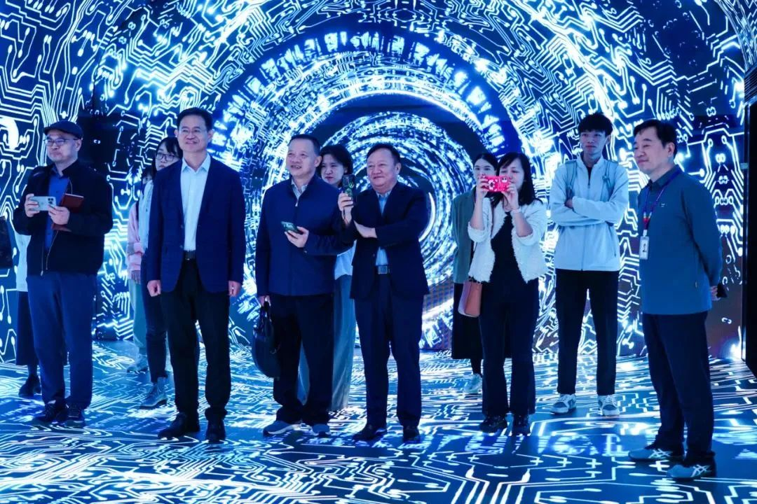 2024120602 国家广电总局发展研究中心一行赴爱游戏励丰文化调研指导