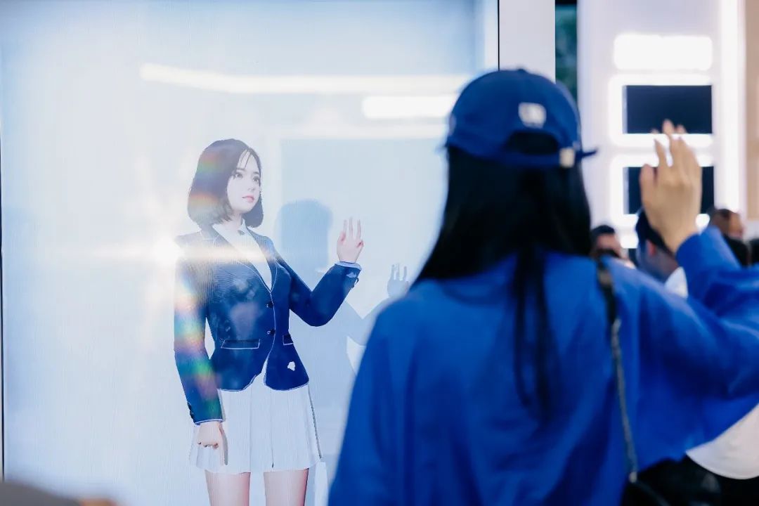 “AI+智能显示”引领未来 爱游戏新品InfoComm展大放异彩