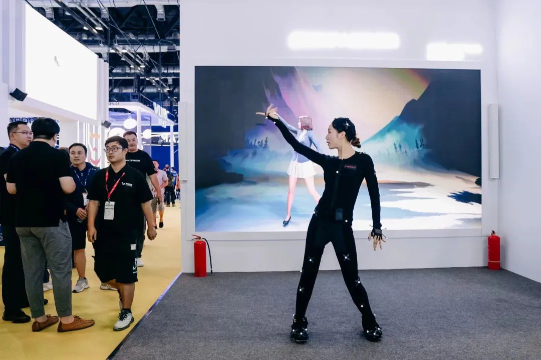 “AI+智能显示”引领未来 爱游戏新品InfoComm展大放异彩